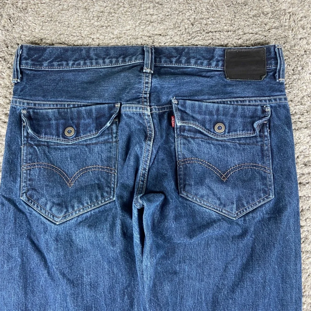 Vintage Levis 569 Loose Straight Jean Men 33x32 Blue Denim Baggy Flap Pocket Y2K
